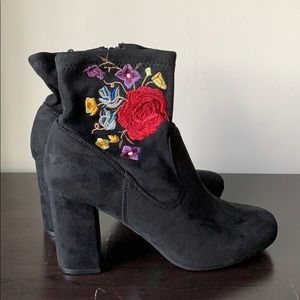 Never worn women suede boots